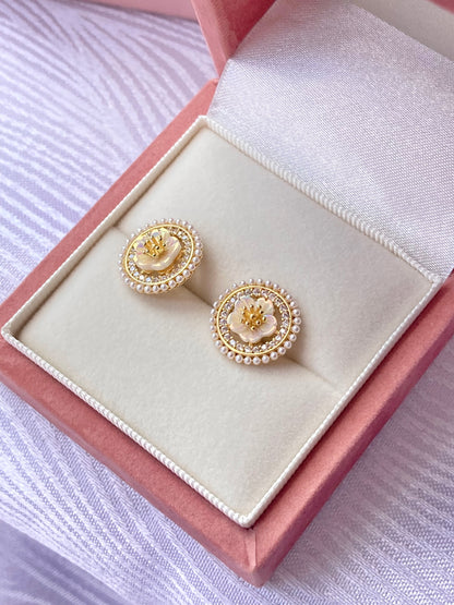 Aretes de flor de perlas oro