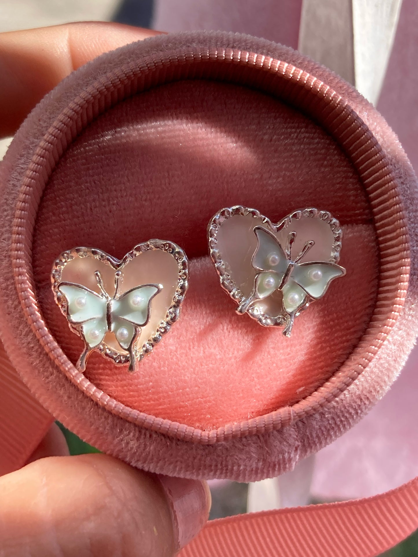Aretes Female