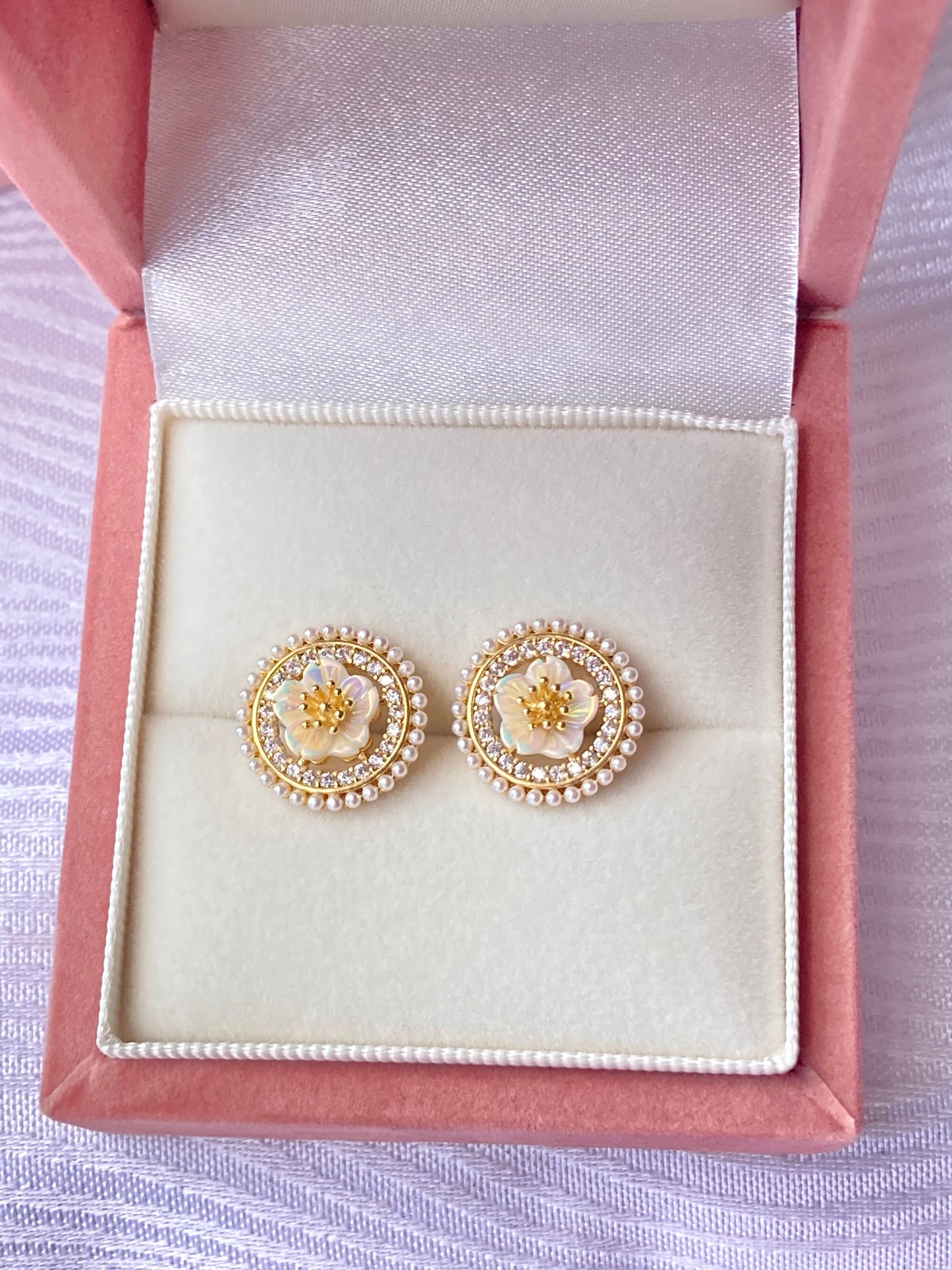 Aretes de flor de perlas oro