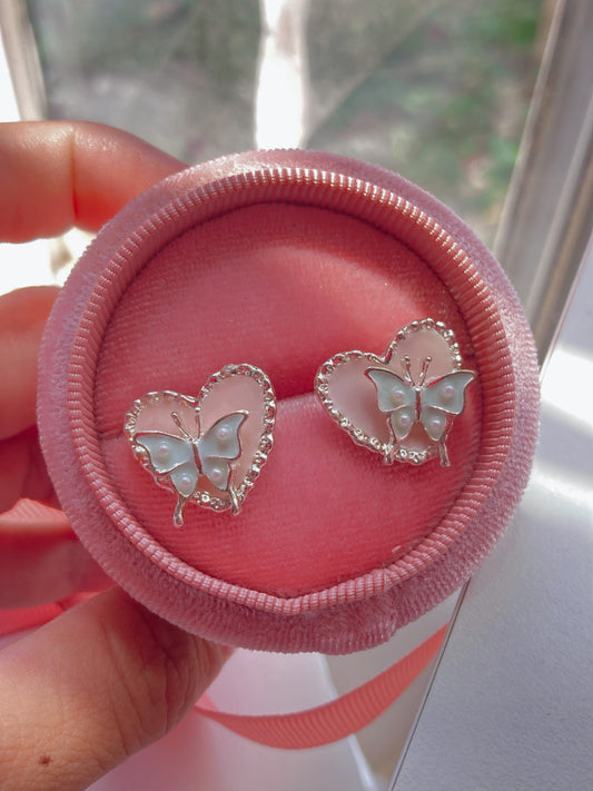 Aretes Female