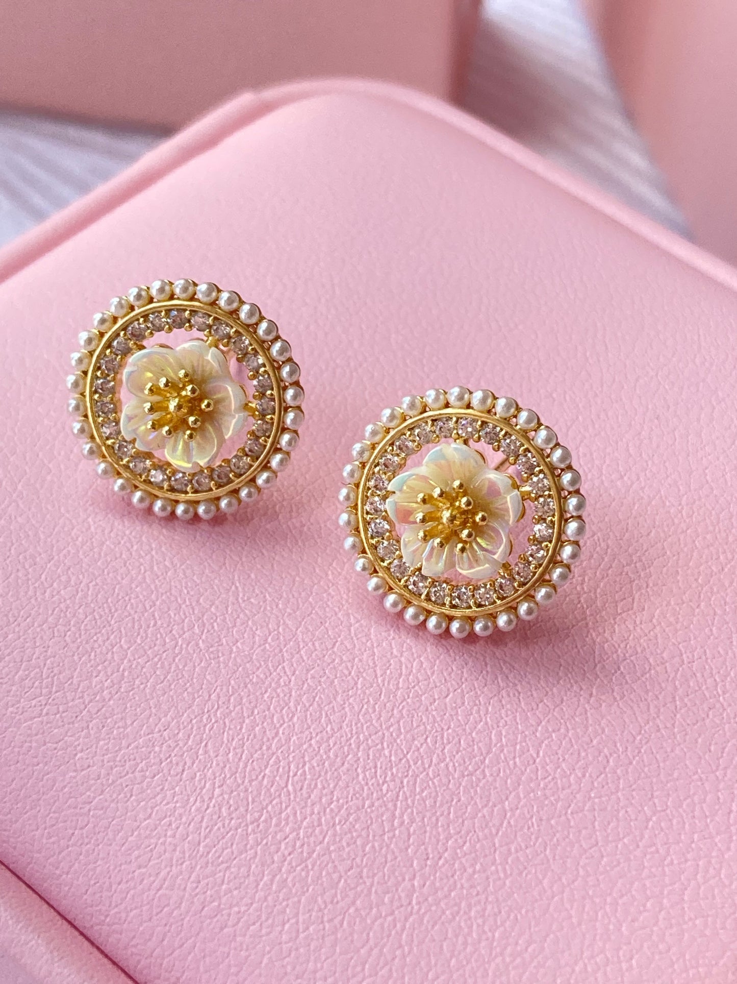 Aretes de flor de perlas oro