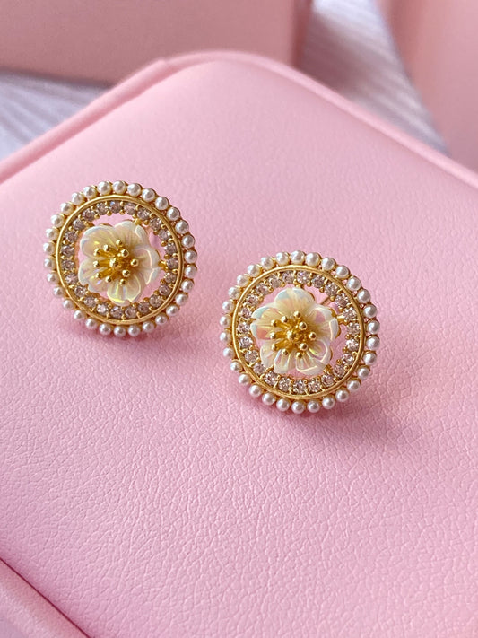 Aretes de flor de perlas oro