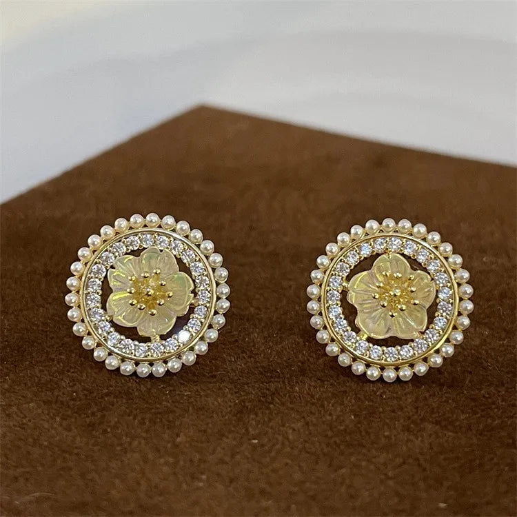 Aretes de flor de perlas oro